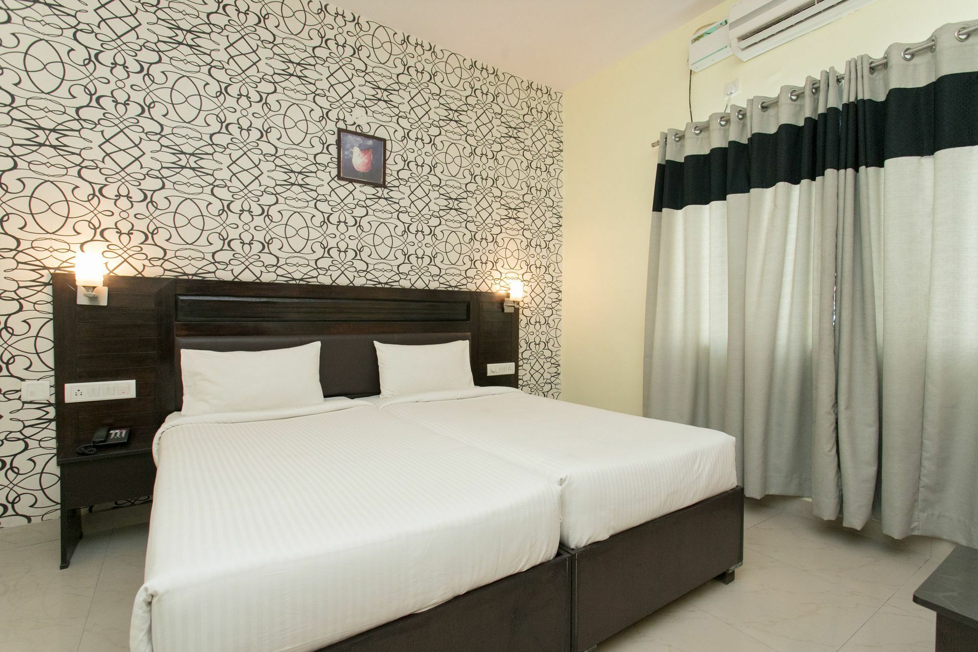 Oyo 10378 Hotel Hibiscus Mayflower Bengaluru Kültér fotó